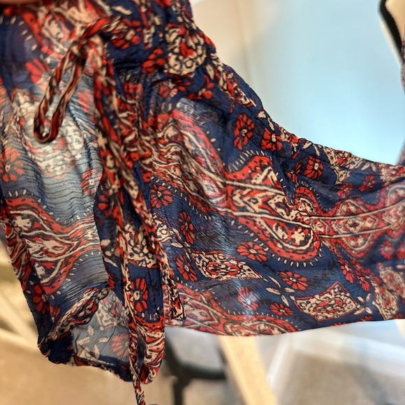 Lucky Brand Like New Blouse Sz Large. Red, white, blue. Ruched tie sleeves - Picture 3 of 5